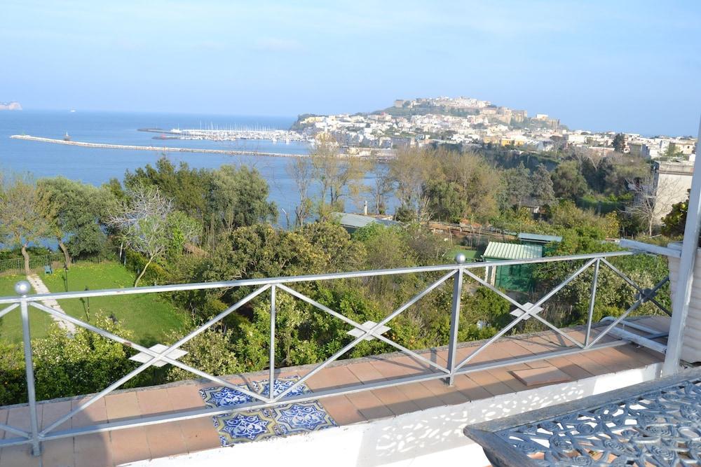 Piccolo Tirreno Hotel Residence Procida Exterior photo
