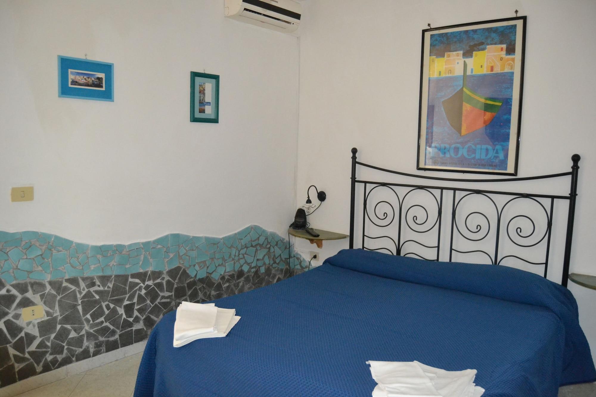 Piccolo Tirreno Hotel Residence Procida Exterior photo