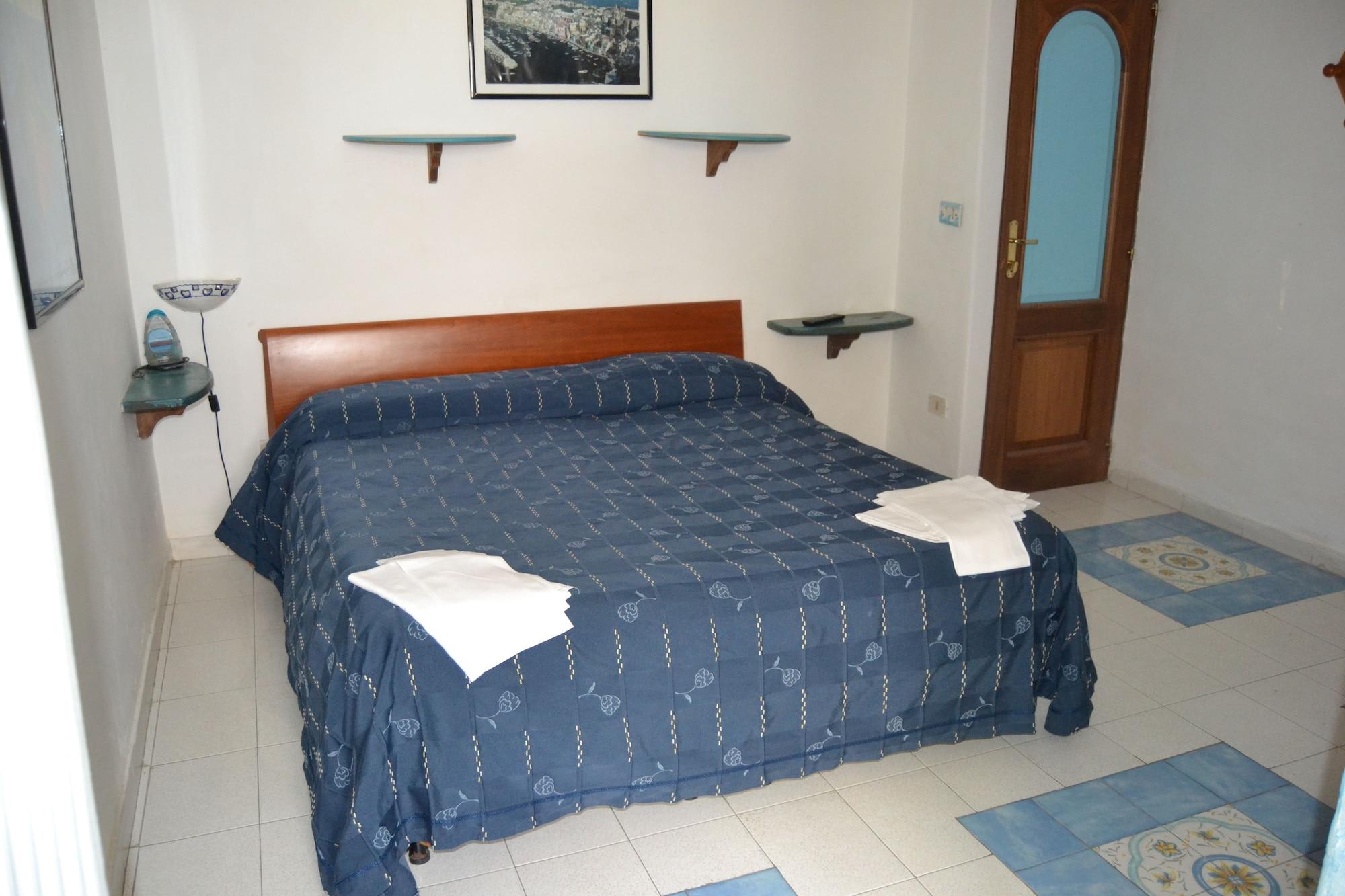 Piccolo Tirreno Hotel Residence Procida Exterior photo