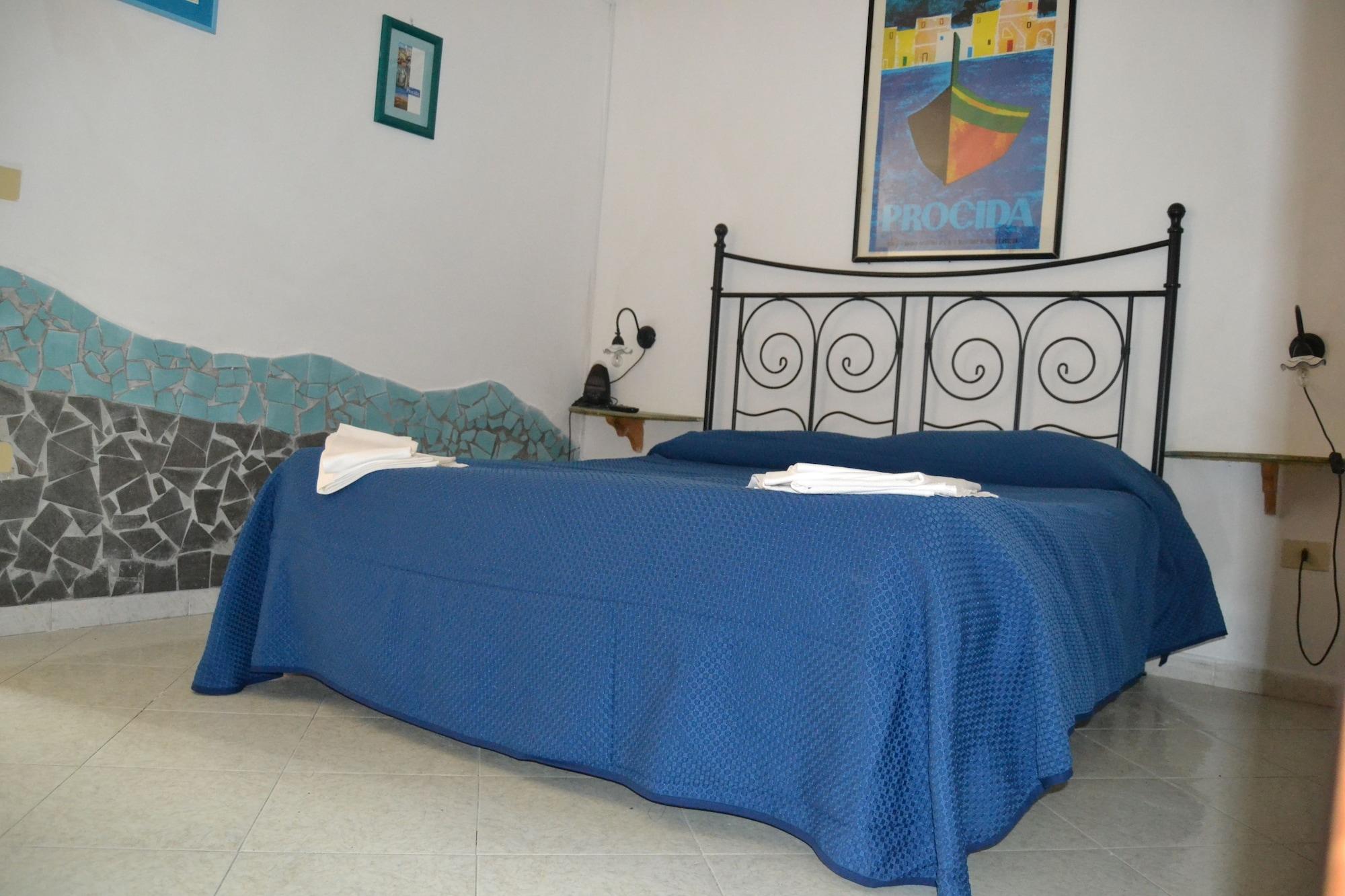 Piccolo Tirreno Hotel Residence Procida Exterior photo