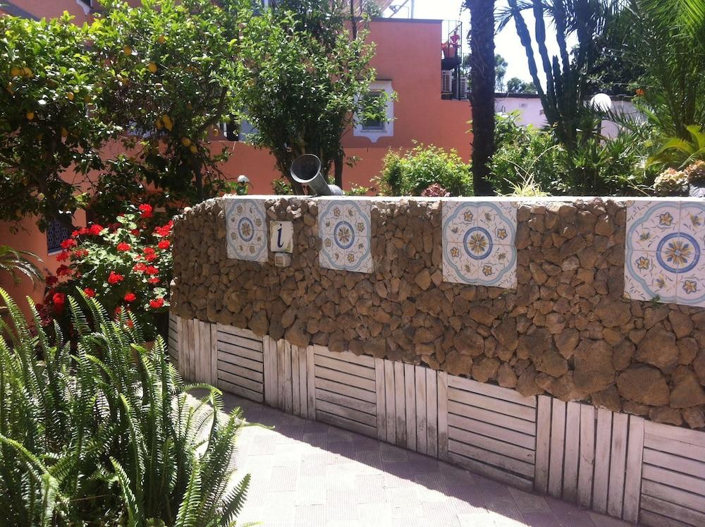 Piccolo Tirreno Hotel Residence Procida Exterior photo