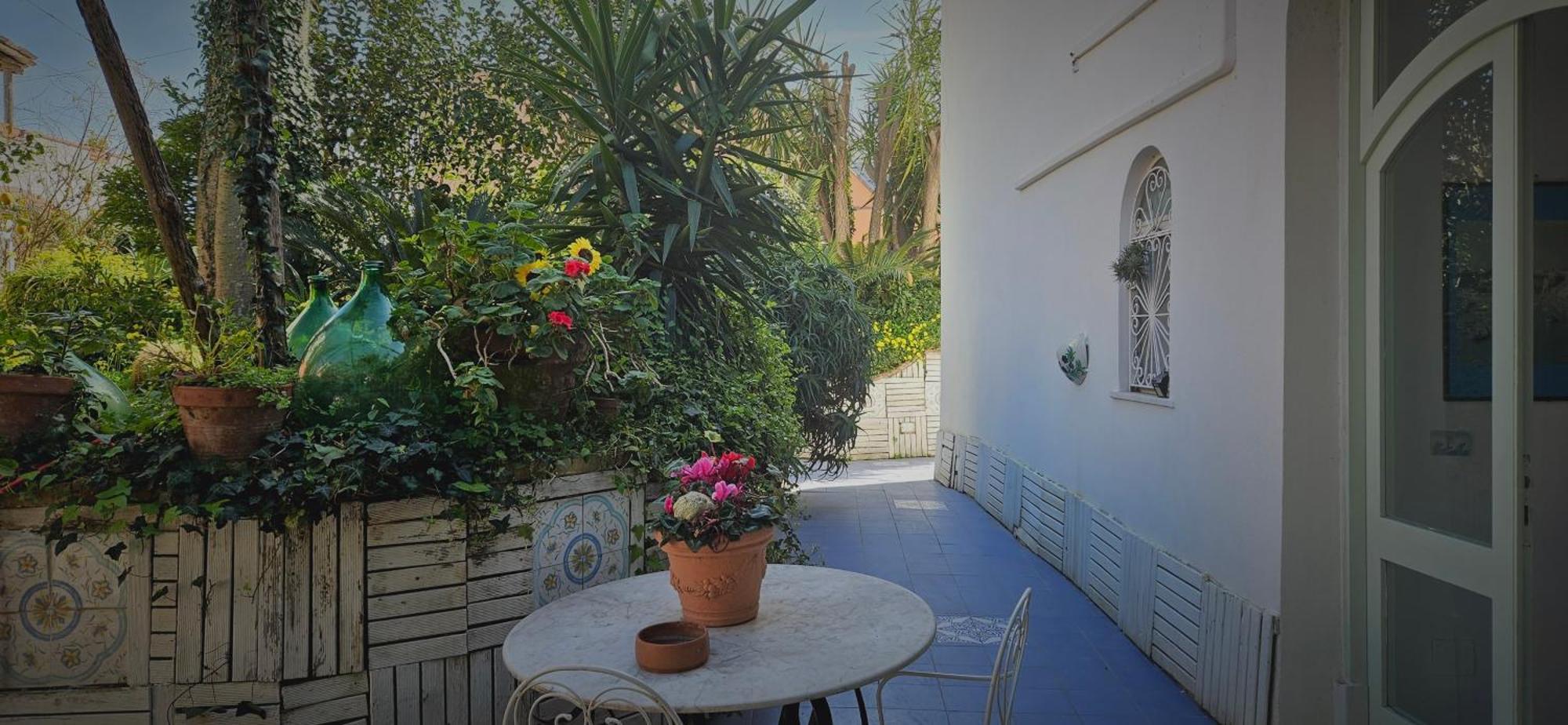 Piccolo Tirreno Hotel Residence Procida Exterior photo