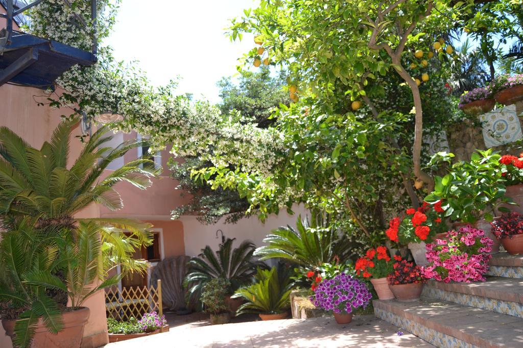 Piccolo Tirreno Hotel Residence Procida Exterior photo