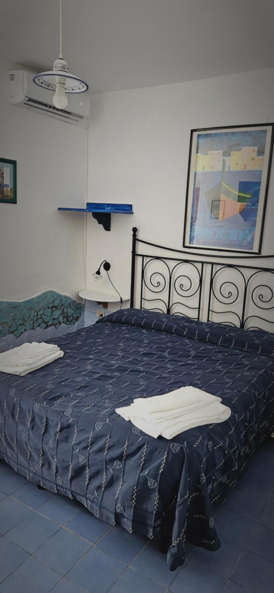 Piccolo Tirreno Hotel Residence Procida Exterior photo