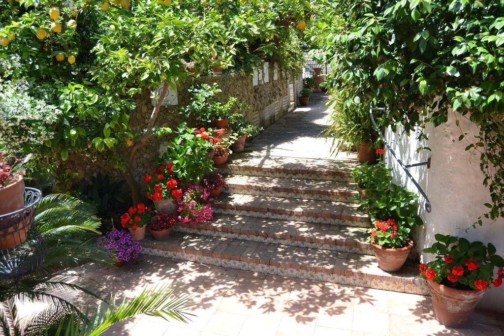 Piccolo Tirreno Hotel Residence Procida Exterior photo
