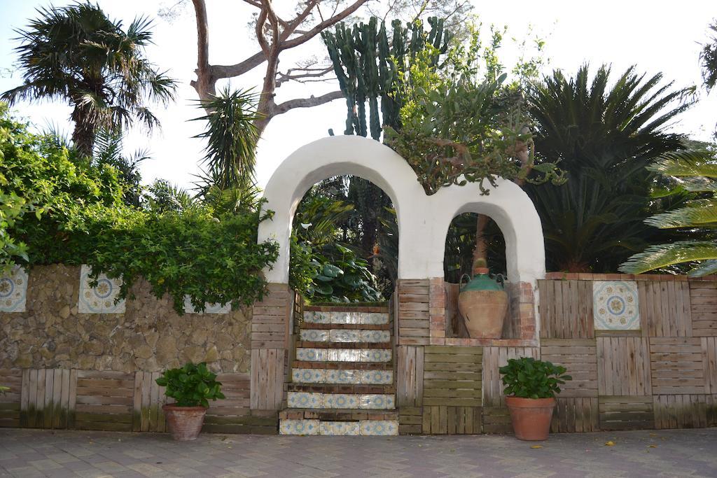 Piccolo Tirreno Hotel Residence Procida Exterior photo