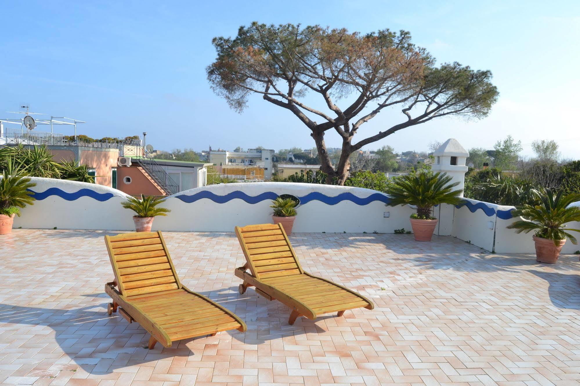 Piccolo Tirreno Hotel Residence Procida Exterior photo