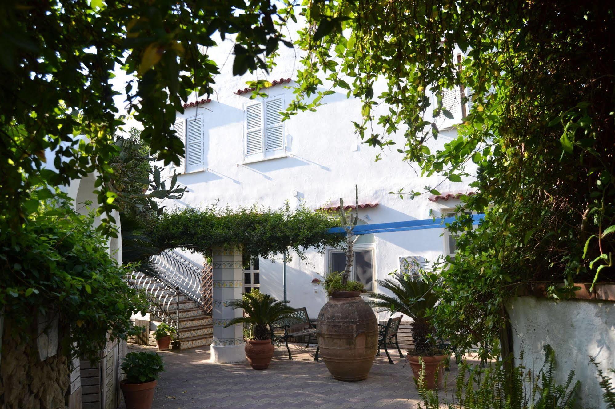 Piccolo Tirreno Hotel Residence Procida Exterior photo