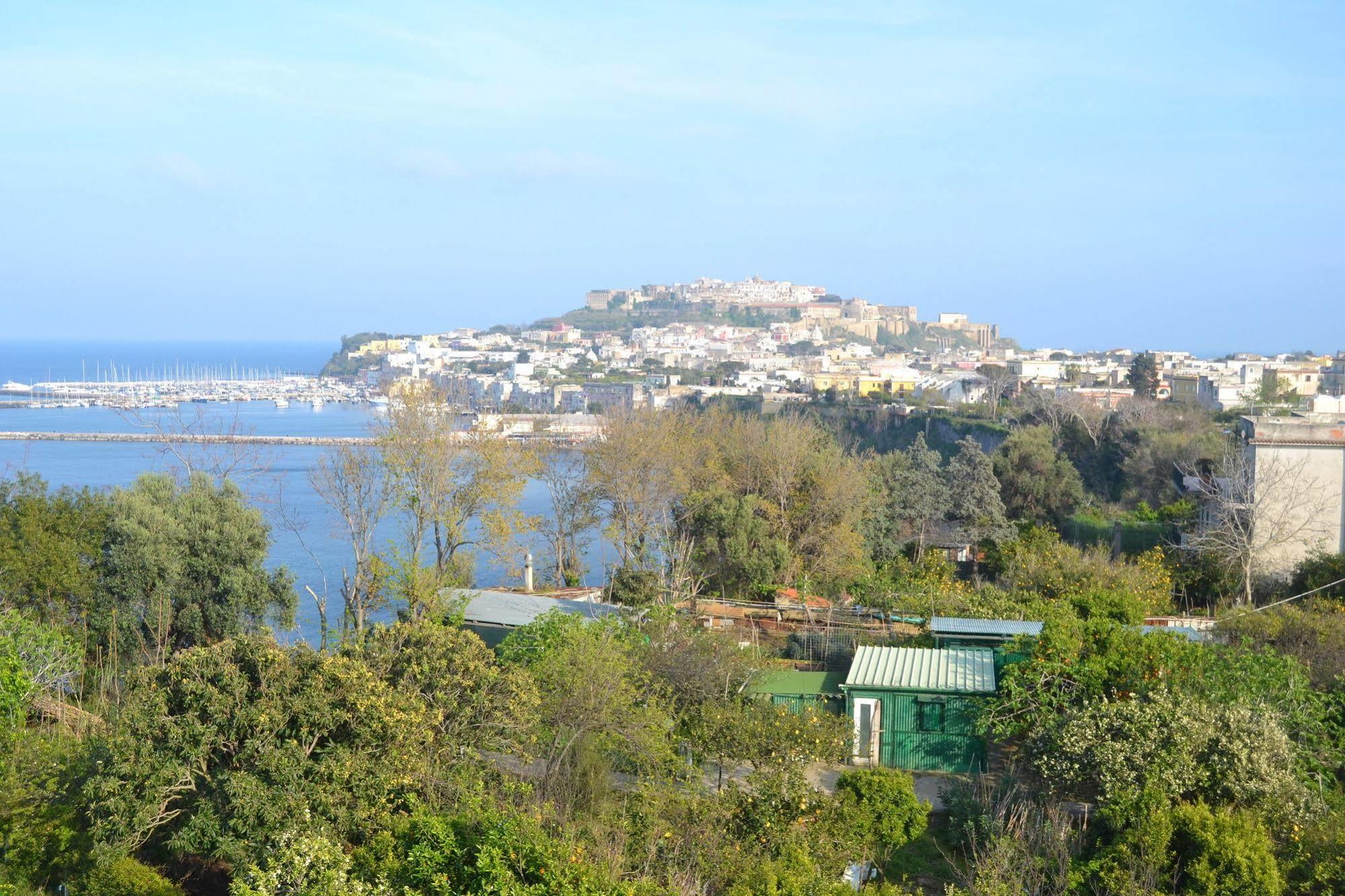 Piccolo Tirreno Hotel Residence Procida Exterior photo